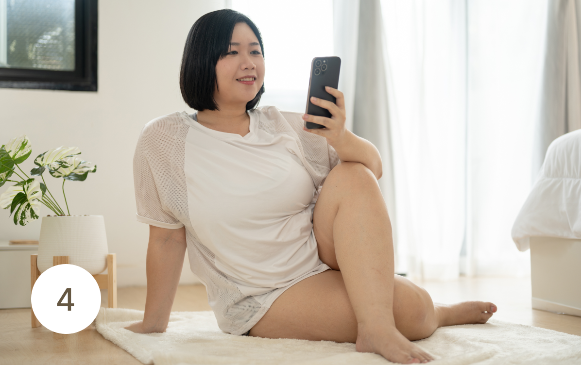 client looking at phone for coach’s tips
