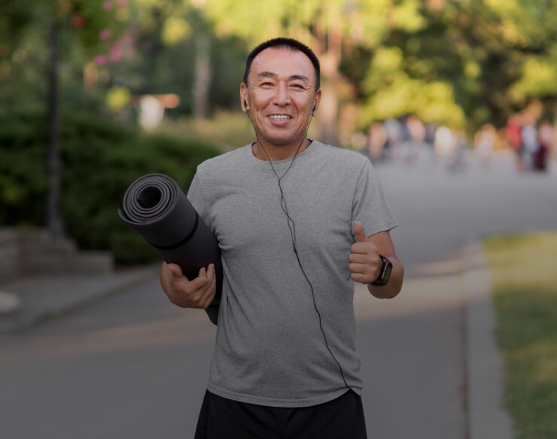skinny man working out to increase muscle mass